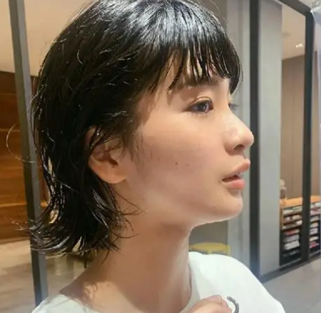 Hair wax sticks are used to hold hair style